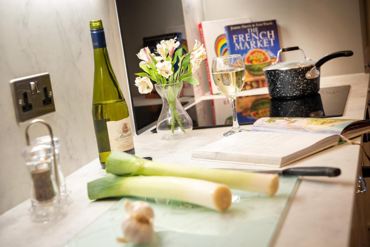 Lola'S Loft With Lake Views - Central Bowness - Pet Friendly ภายนอก รูปภาพ