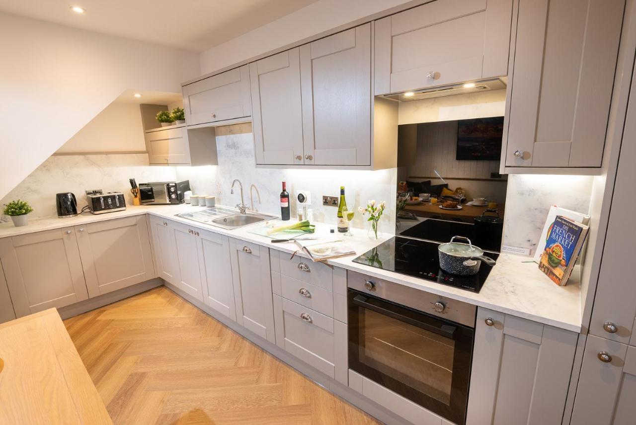 Lola'S Loft With Lake Views - Central Bowness - Pet Friendly ภายนอก รูปภาพ