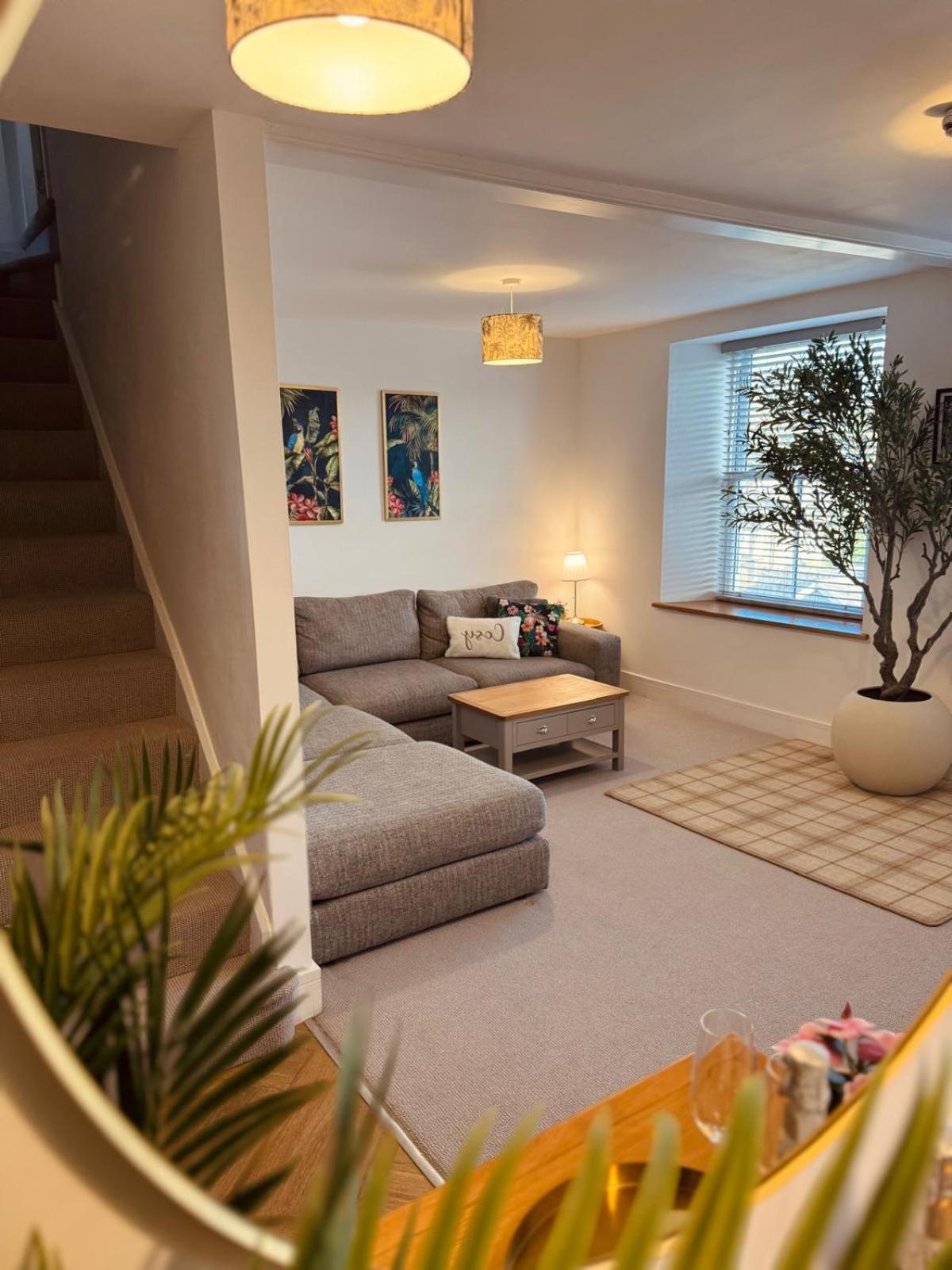 Lola'S Loft With Lake Views - Central Bowness - Pet Friendly ภายนอก รูปภาพ